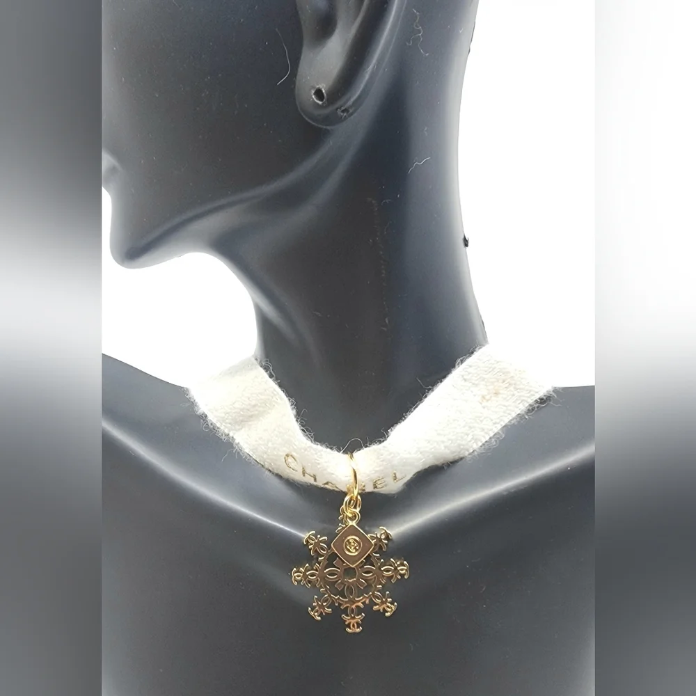 CHANEL Gold Snowflake Charm Necklace - Picture 2 of 4